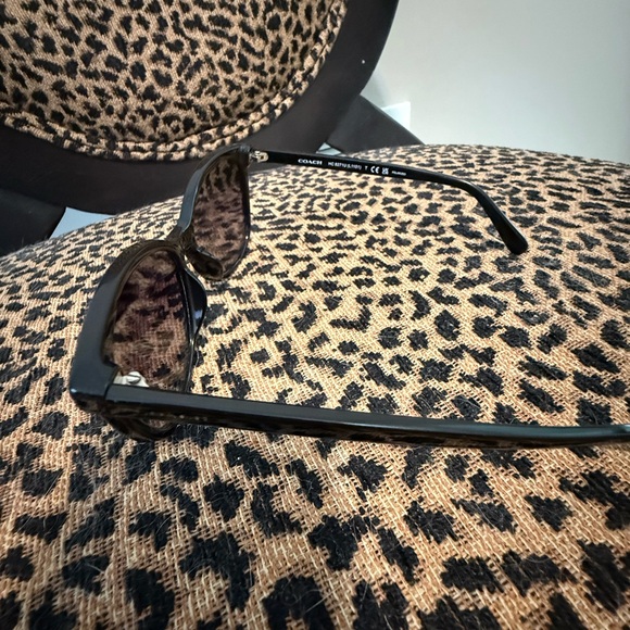Coach Classic Black Sunglasses - Picture 4 of 4